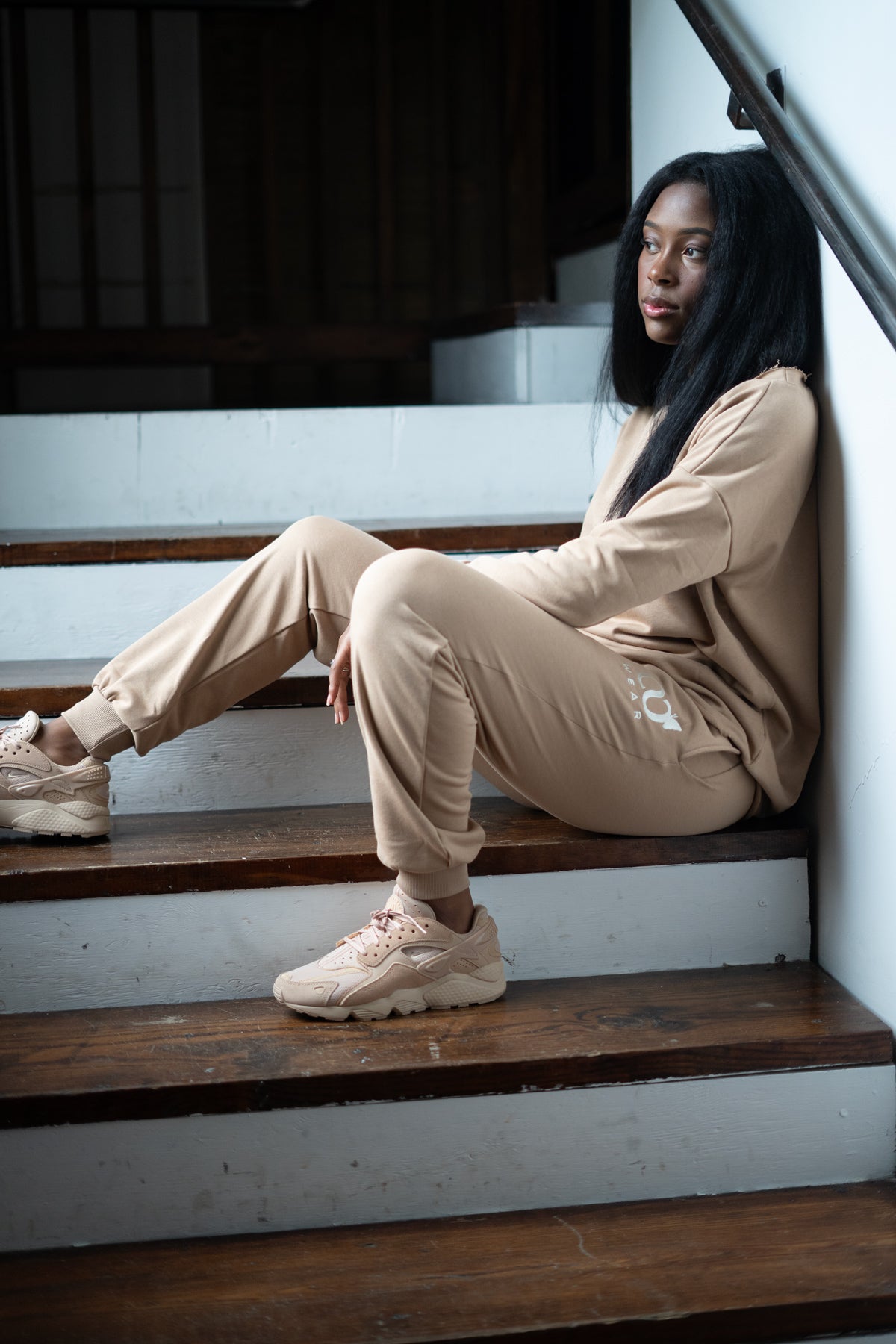 This brown color 2-piece loungewear set for women, including a sweatshirt and pants. Designed for everyday comfort or travel, it offers a relaxed and laid-back style. Made from breathable, high-quality materials, it's both popular and sustainable, making it a must-have addition to any wardrobe