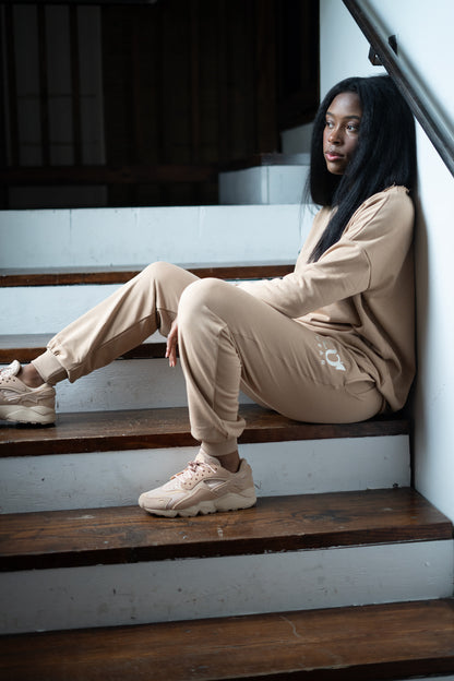 This brown color 2-piece loungewear set for women, including a sweatshirt and pants. Designed for everyday comfort or travel, it offers a relaxed and laid-back style. Made from breathable, high-quality materials, it's both popular and sustainable, making it a must-have addition to any wardrobe
