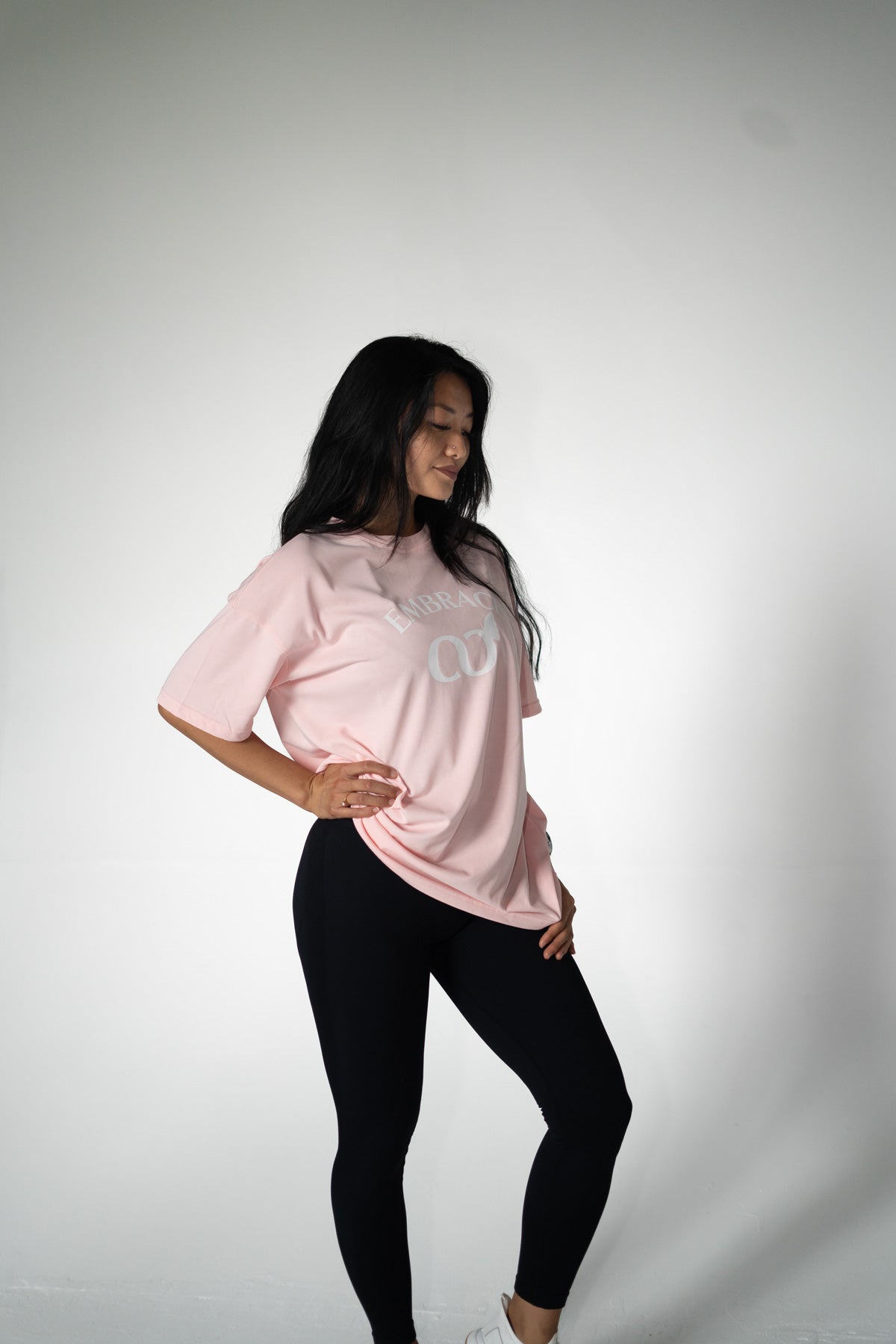 Organic Oversize Tee for women, made from 100% organic cotton in a beautiful rose color. It's designed for comfort and breathability, perfect for everyday wear. Made from sustainable materials, it's a popular and cute addition to any wardrobe.